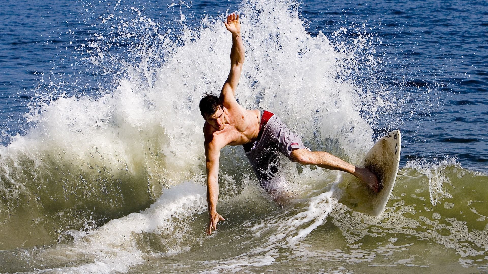 梅西梅开二度助迈阿密国际逆转取胜,球迷沸腾