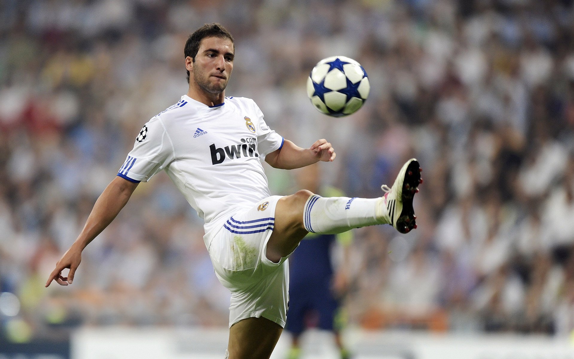 机器人竞赛掀起体育科技新浪潮,全球战队角逐智能巅峰